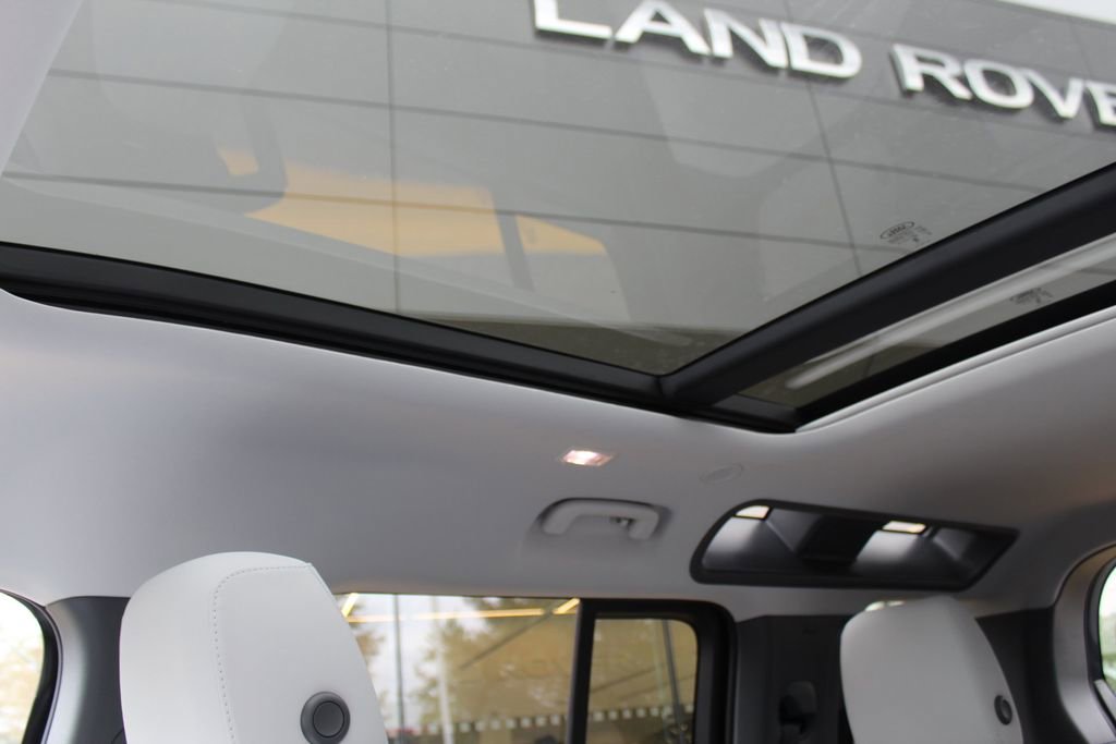 Used 2025 Land Rover Defender 110 S image 18