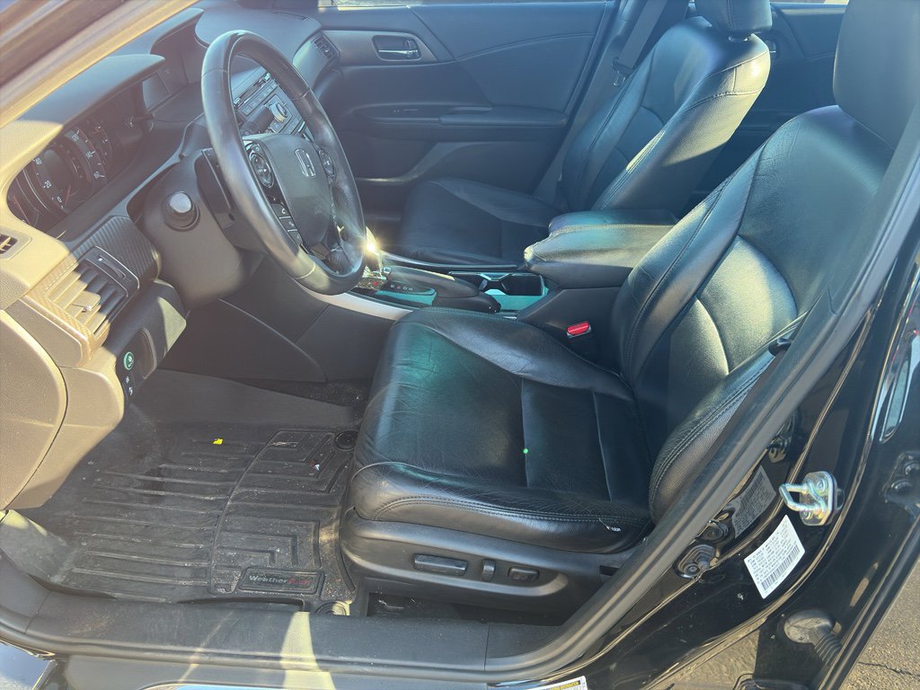 Used 2017 Honda Accord Sport image 9