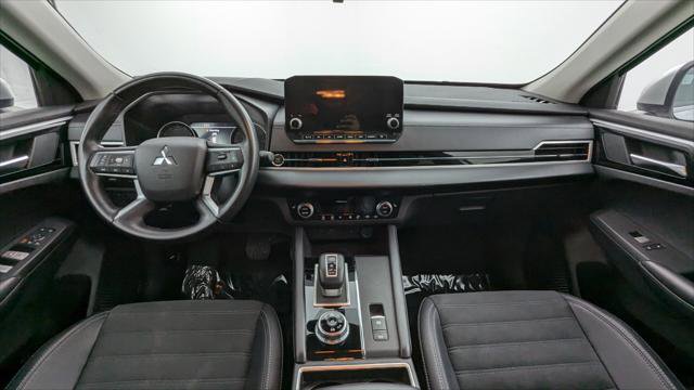 Used 2024 Mitsubishi Outlander SE image 24