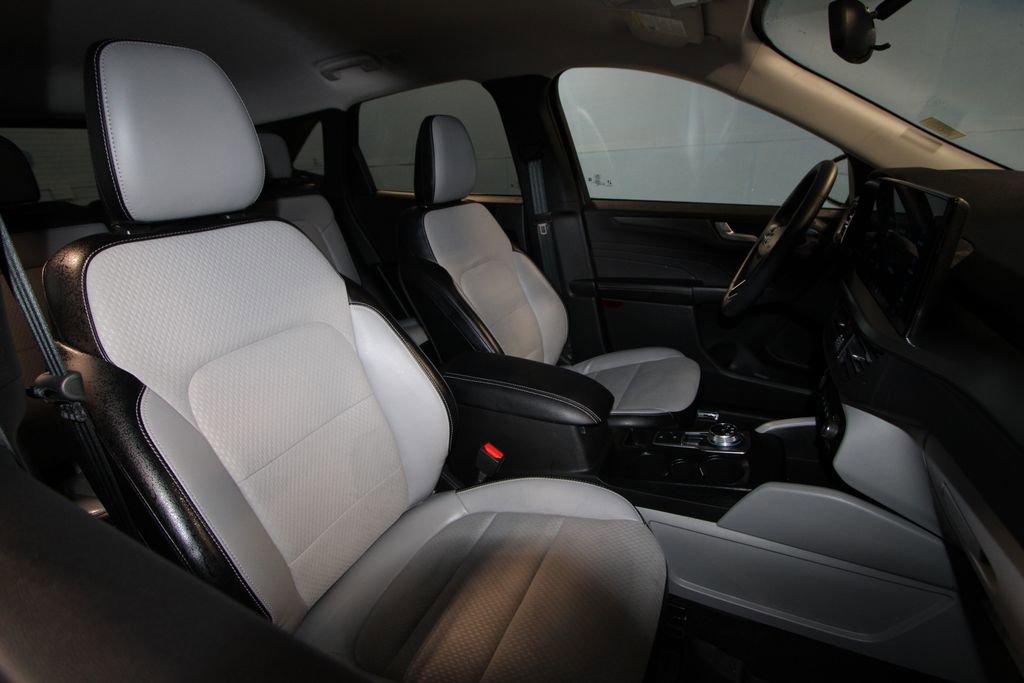 Used 2025 Ford Escape SE image 21
