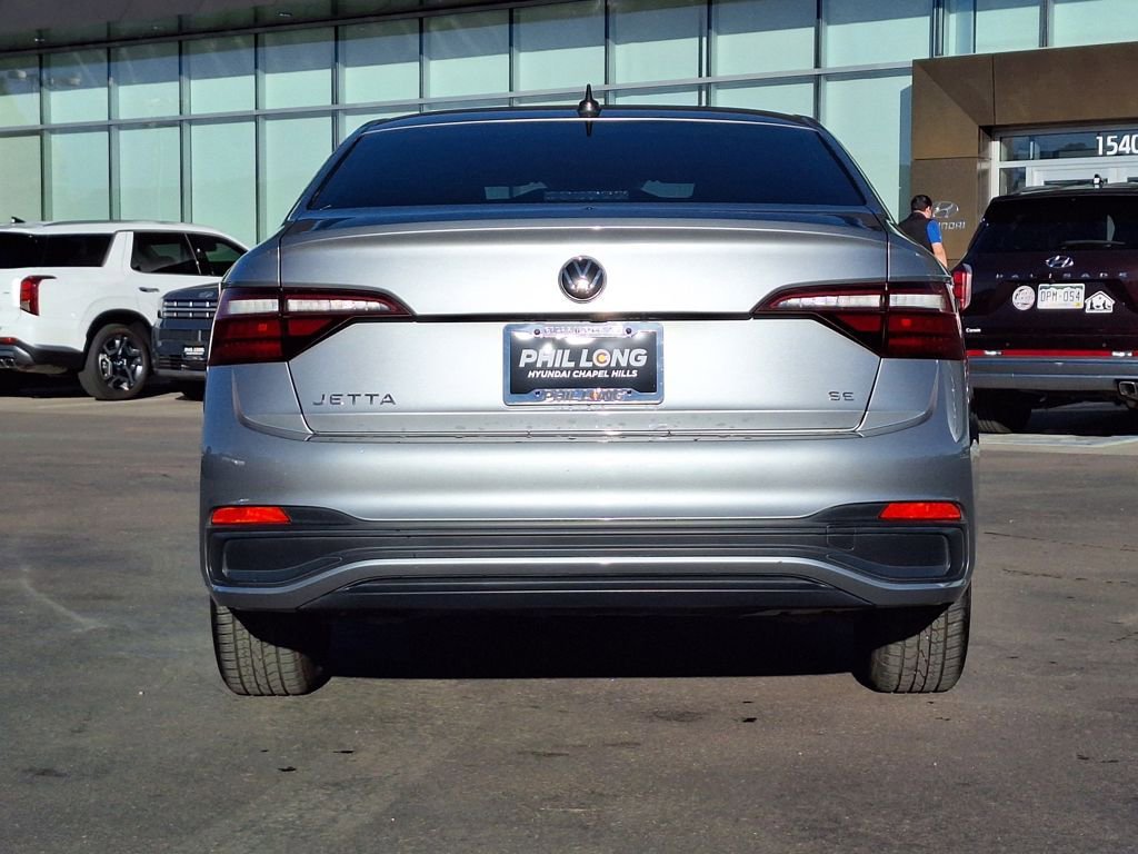 Used 2022 Volkswagen Jetta SE image 4
