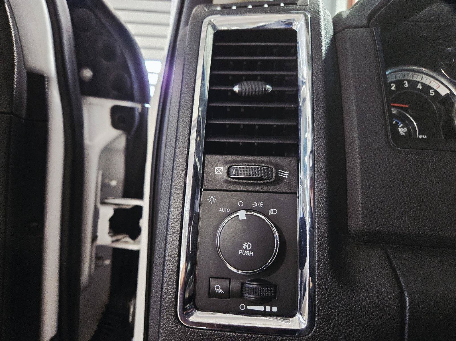 Used 2016 RAM 1500 Laramie w/ Convenience Group AWD/4WD image 22