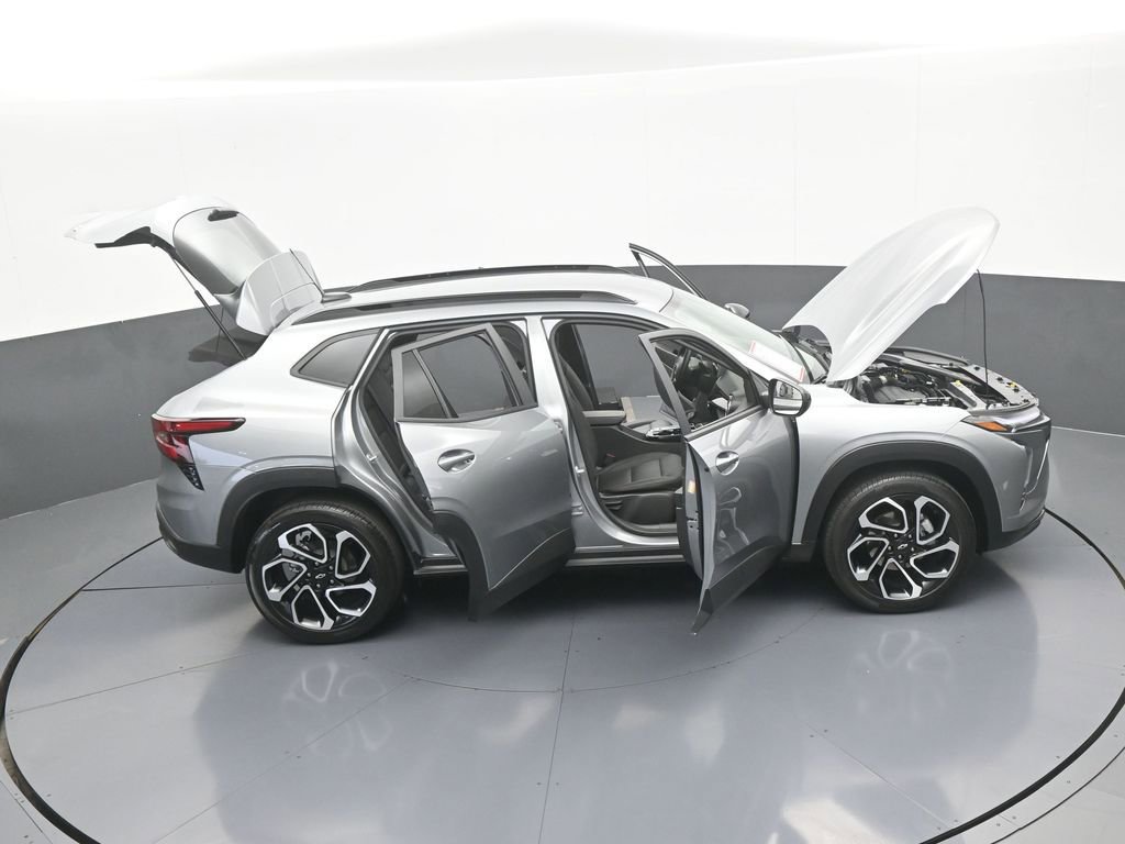 Used 2025 Chevrolet Trax RS w/ Driver Confidence Package image 59