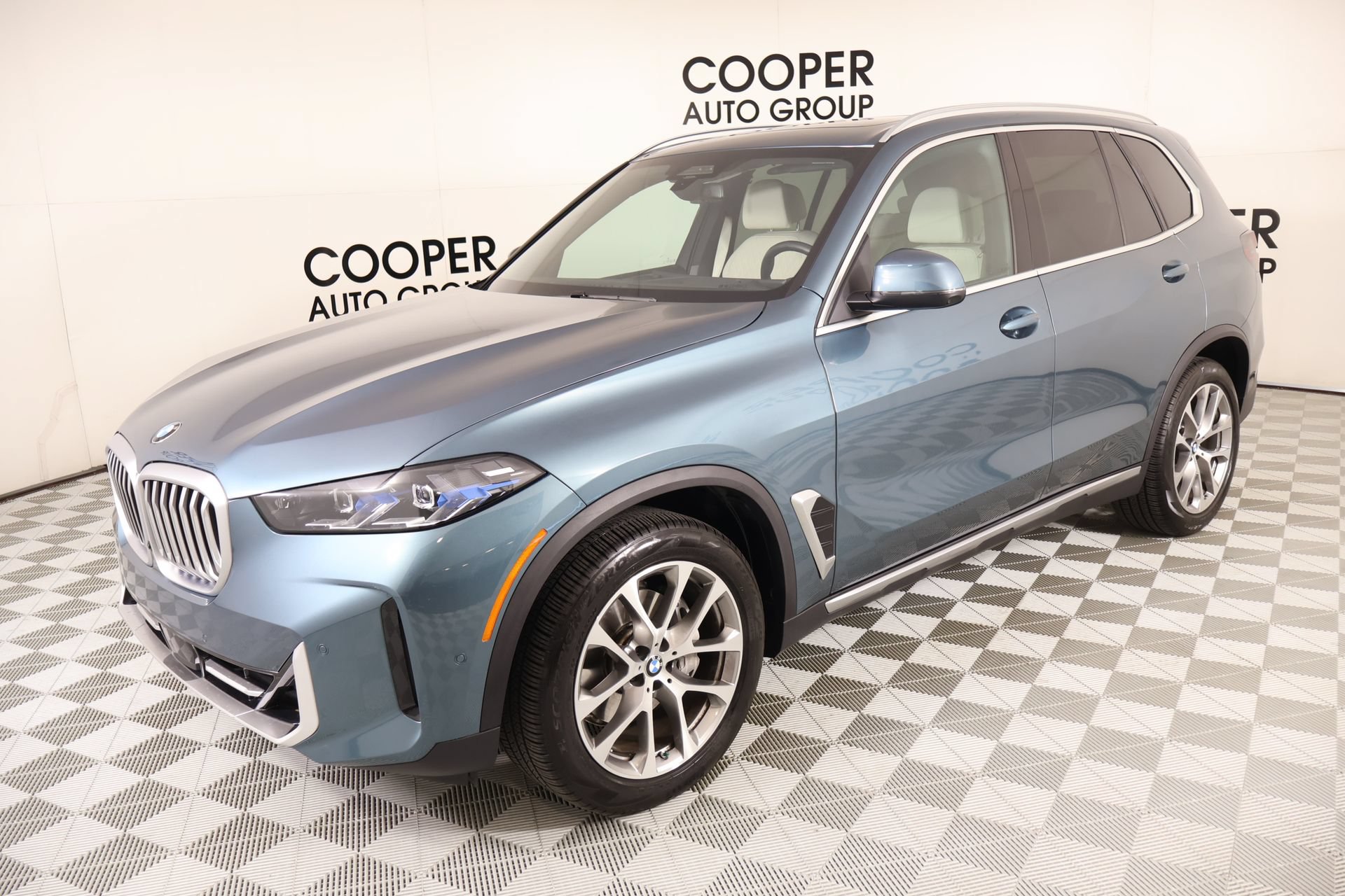 Used 2025 BMW X5 xDrive40i AWD/4WD image 10