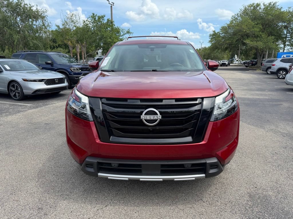Used 2023 Nissan Pathfinder SL w/ Black Appearance Package AWD/4WD image 2