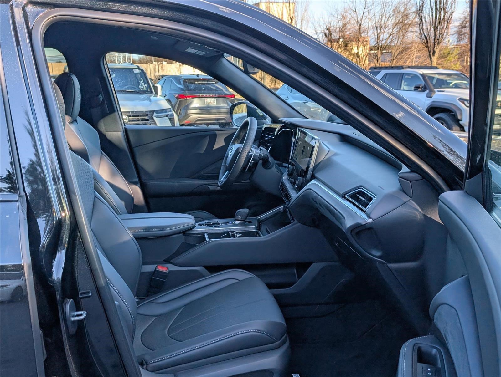 New 2026 Lexus TX 500h AWD image 10