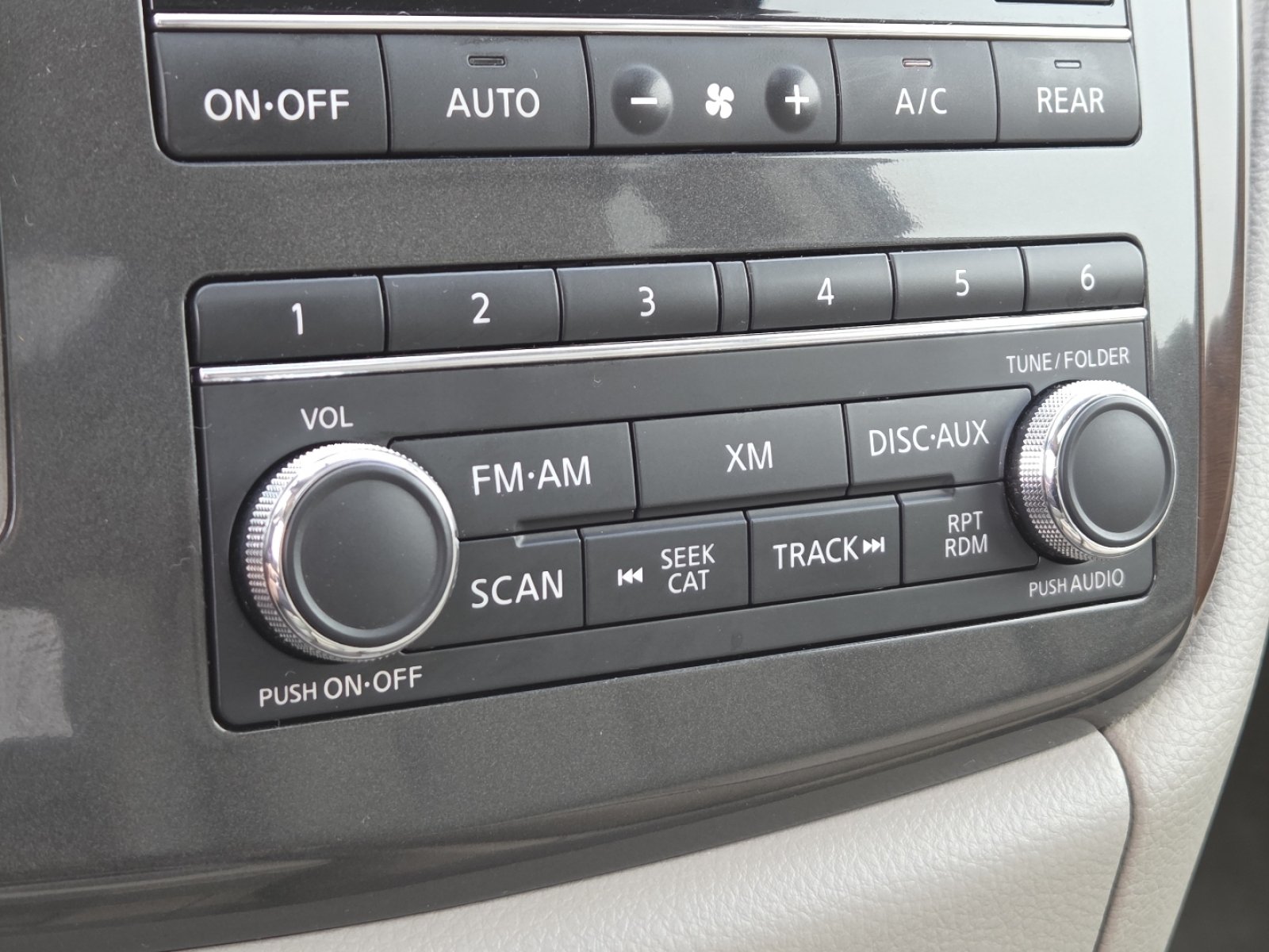 Used 2012 Nissan Quest SL w/ Bose Pkg FWD image 4