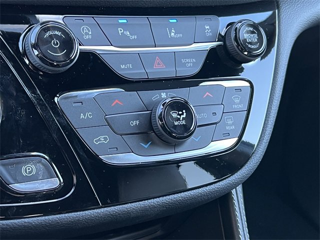 New 2026 Chrysler Pacifica Limited w/ Trailer Tow Group image 28