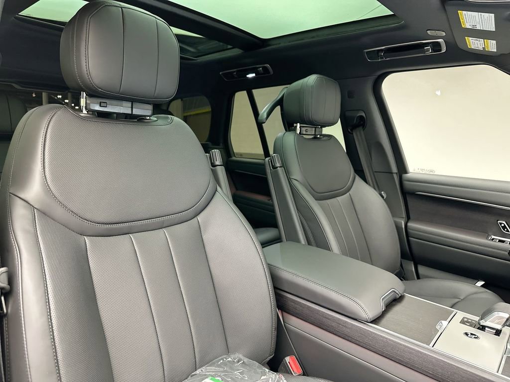 New 2025 Land Rover Range Rover SE image 5