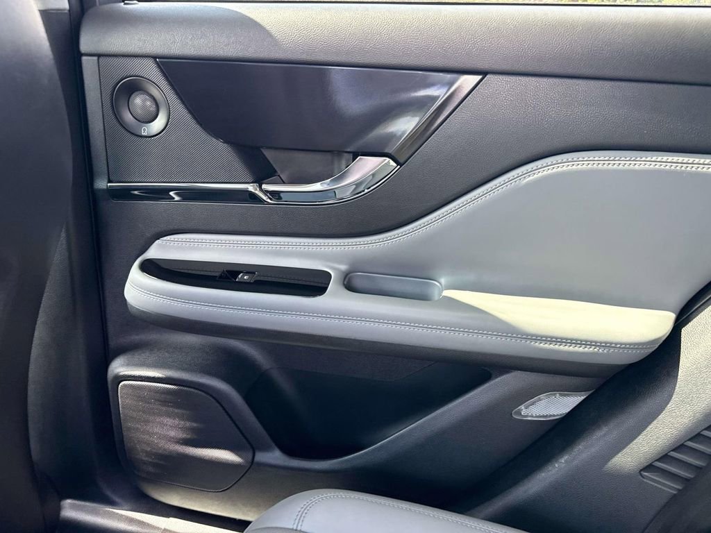 Certified 2021 Lincoln Corsair Reserve FWD image 12