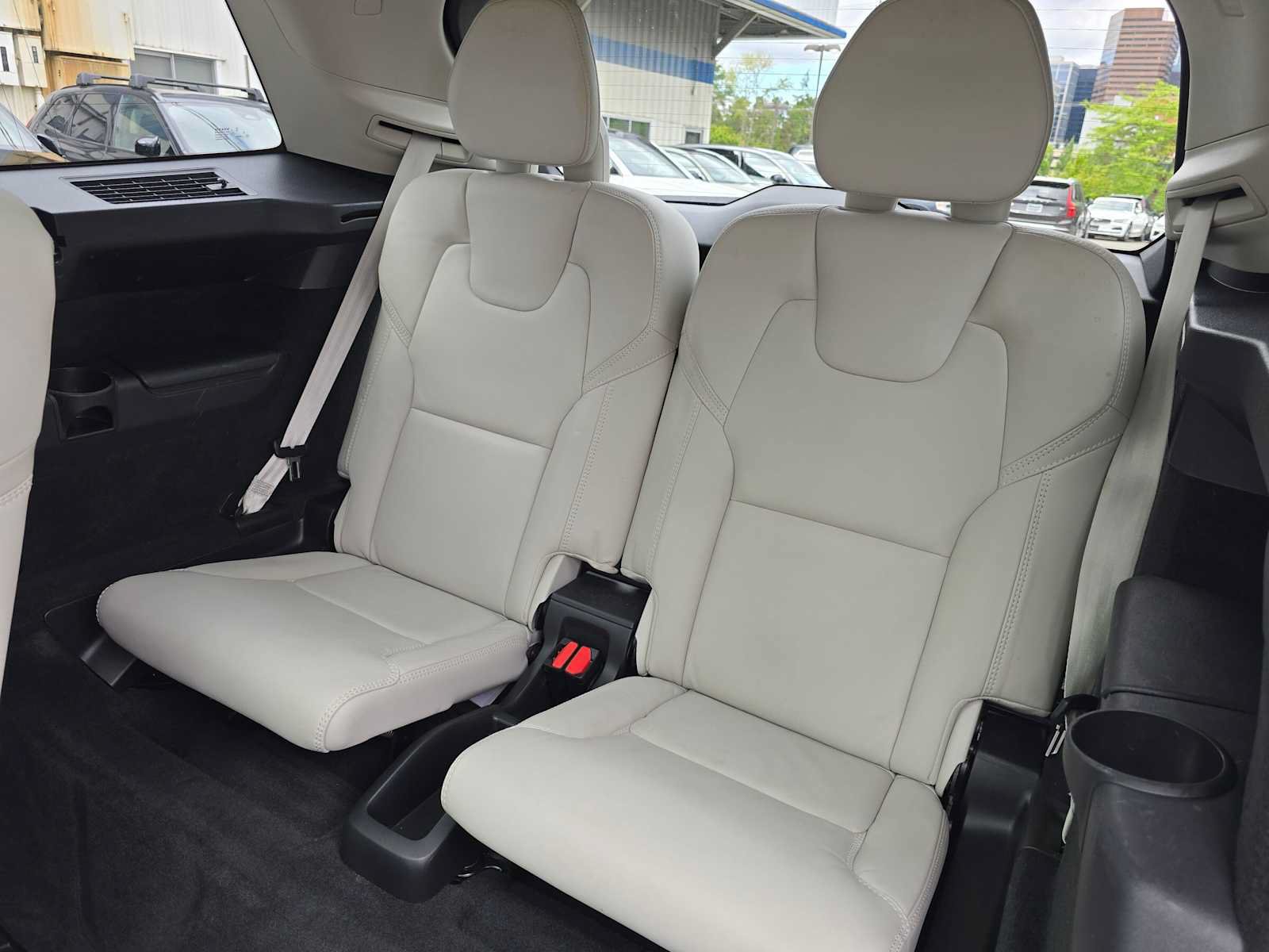 Used 2023 Volvo XC90 T8 Ultimate w/ Lounge Package AWD/4WD image 16