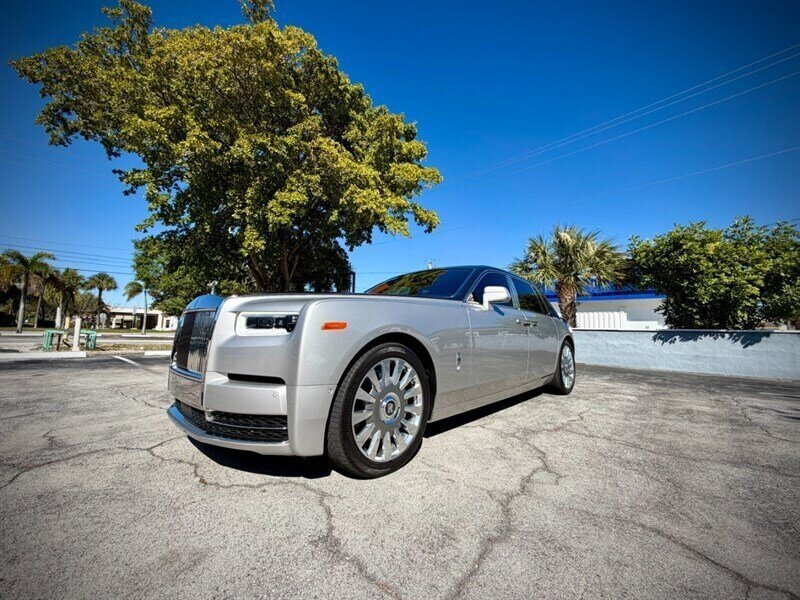 Used 2018 Rolls-Royce Phantom Sedan RWD image 3