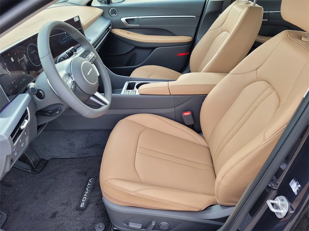 New 2025 Hyundai Sonata Limited image 8