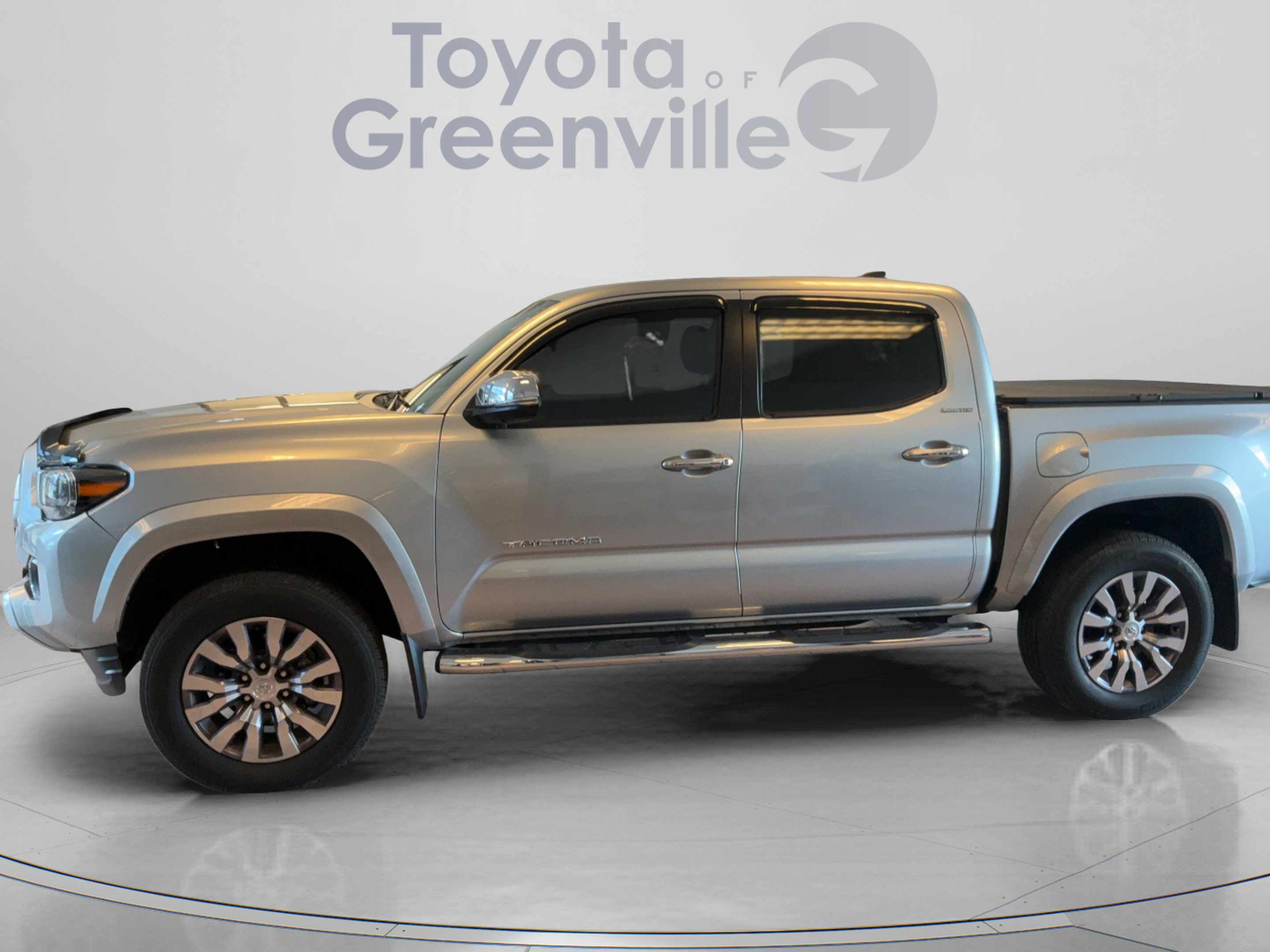 Used 2022 Toyota Tacoma Limited AWD/4WD image 2