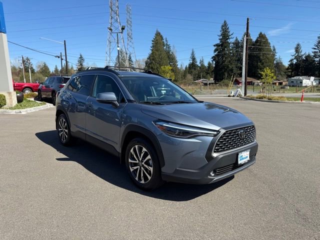 Used 2024 Toyota Corolla Cross XLE w/ Convenience Package FWD image 3