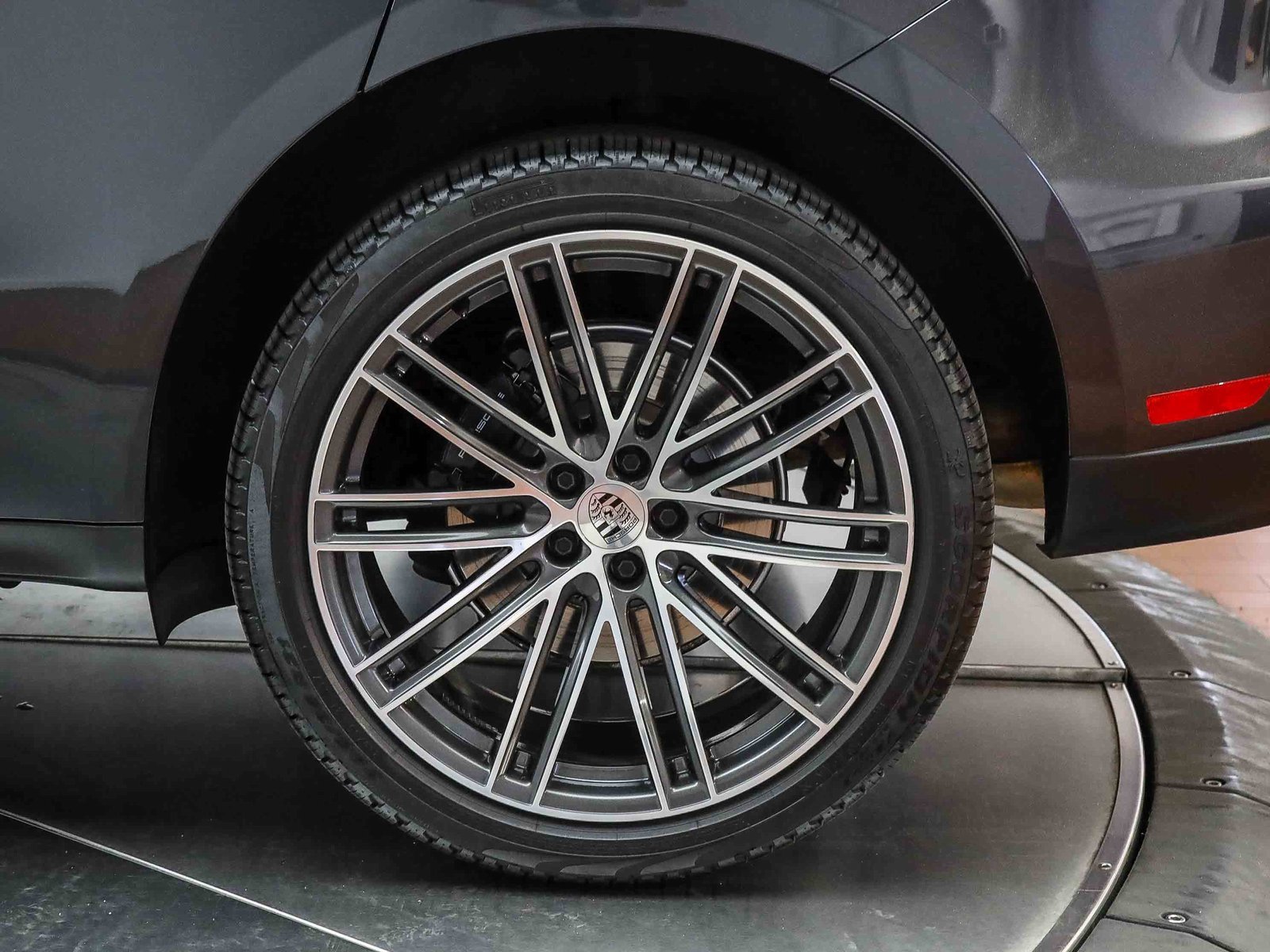 Used 2025 Porsche Macan image 10