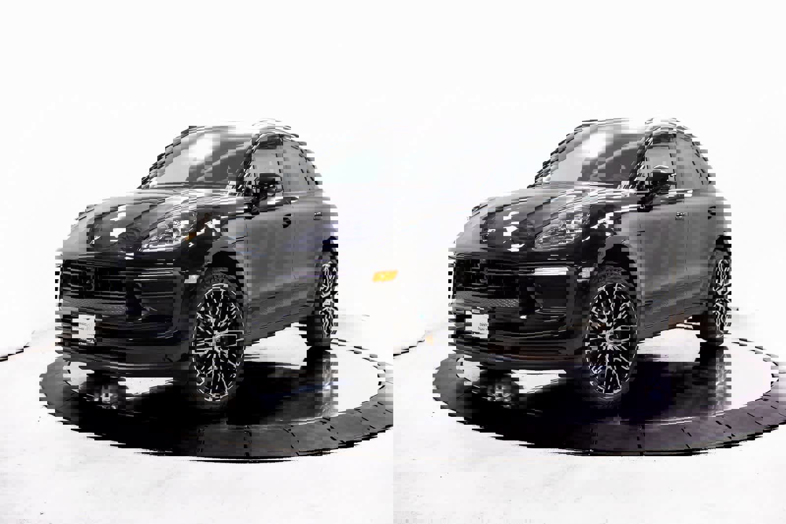 Certified 2025 Porsche Macan video 1