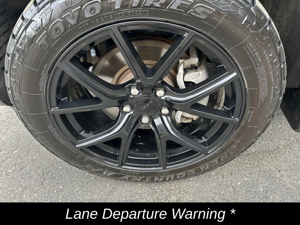 Used 2023 Jeep Grand Cherokee L Limited w/ Black Appearance Package image 10