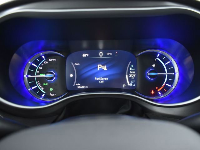 Used 2024 Chrysler Pacifica Select image 19