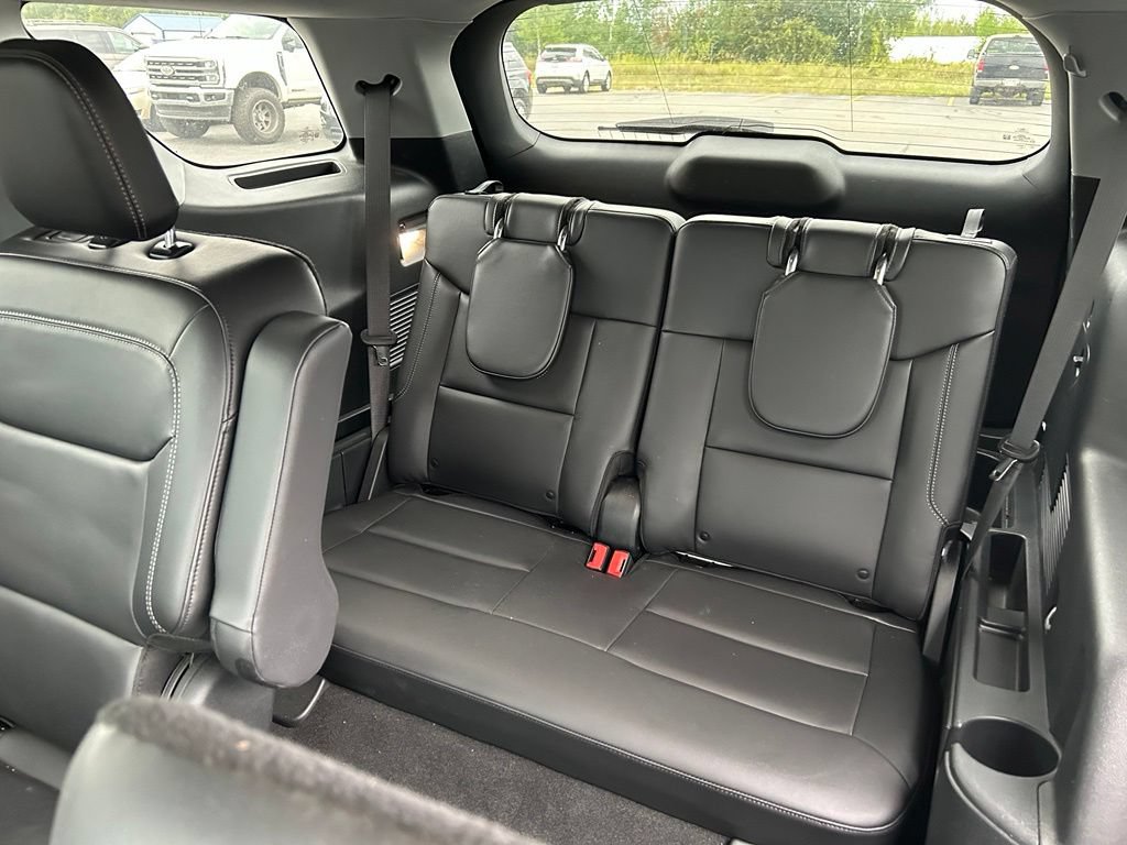 Used 2024 Ford Explorer XLT w/ Equipment Group 202A AWD/4WD image 37