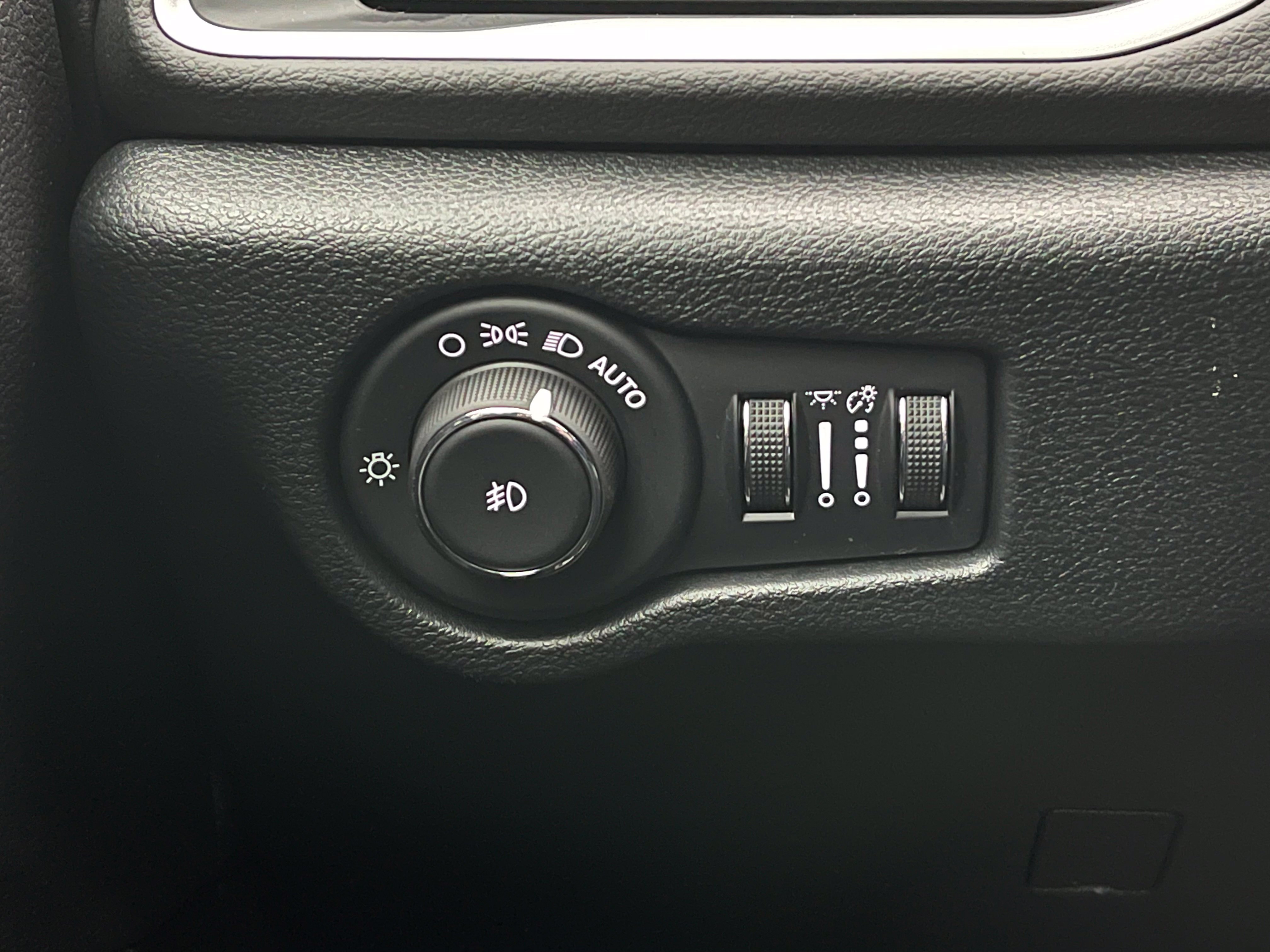 Used 2025 Chrysler Pacifica Select FWD image 22