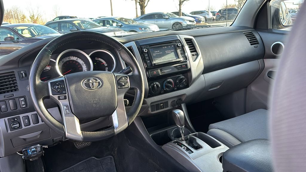 Used 2015 Toyota Tacoma Base image 13