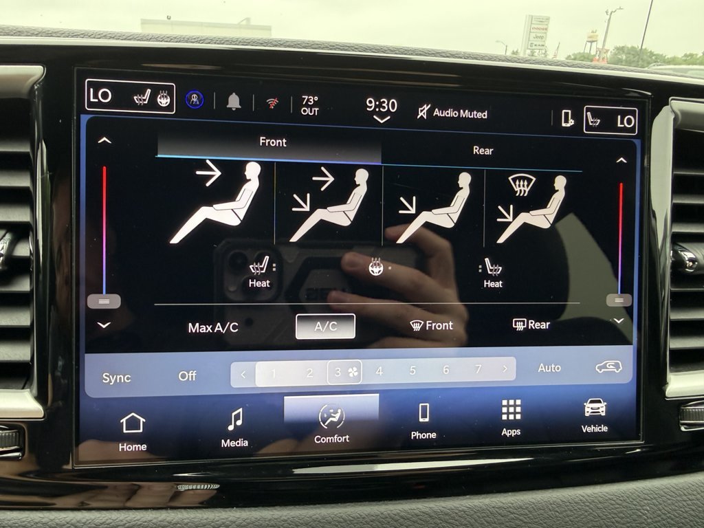 Used 2026 Chrysler Pacifica Select FWD image 26