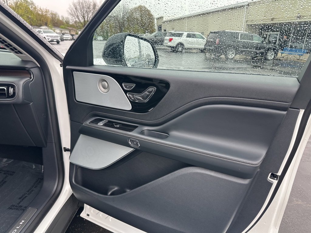 New 2025 Lincoln Aviator Reserve w/ Equipment Group 201A image 13