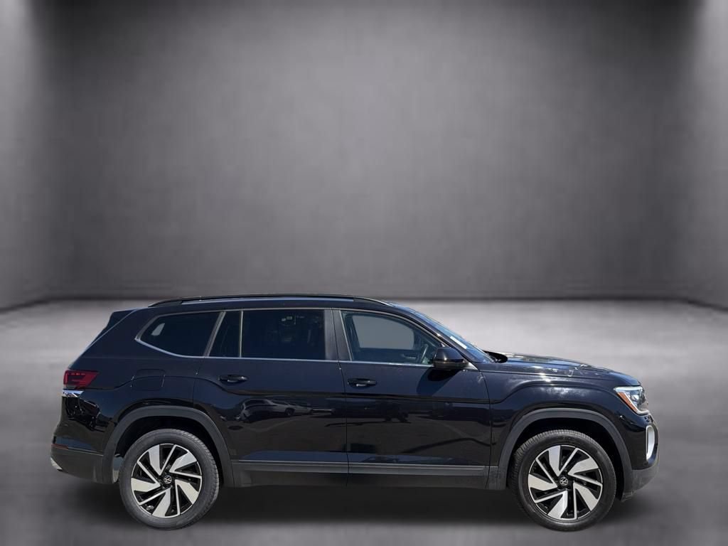 Used 2025 Volkswagen Atlas SE FWD image 3