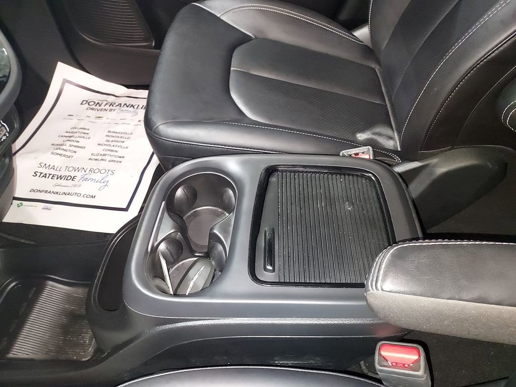 Used 2024 Chrysler Pacifica Select image 27