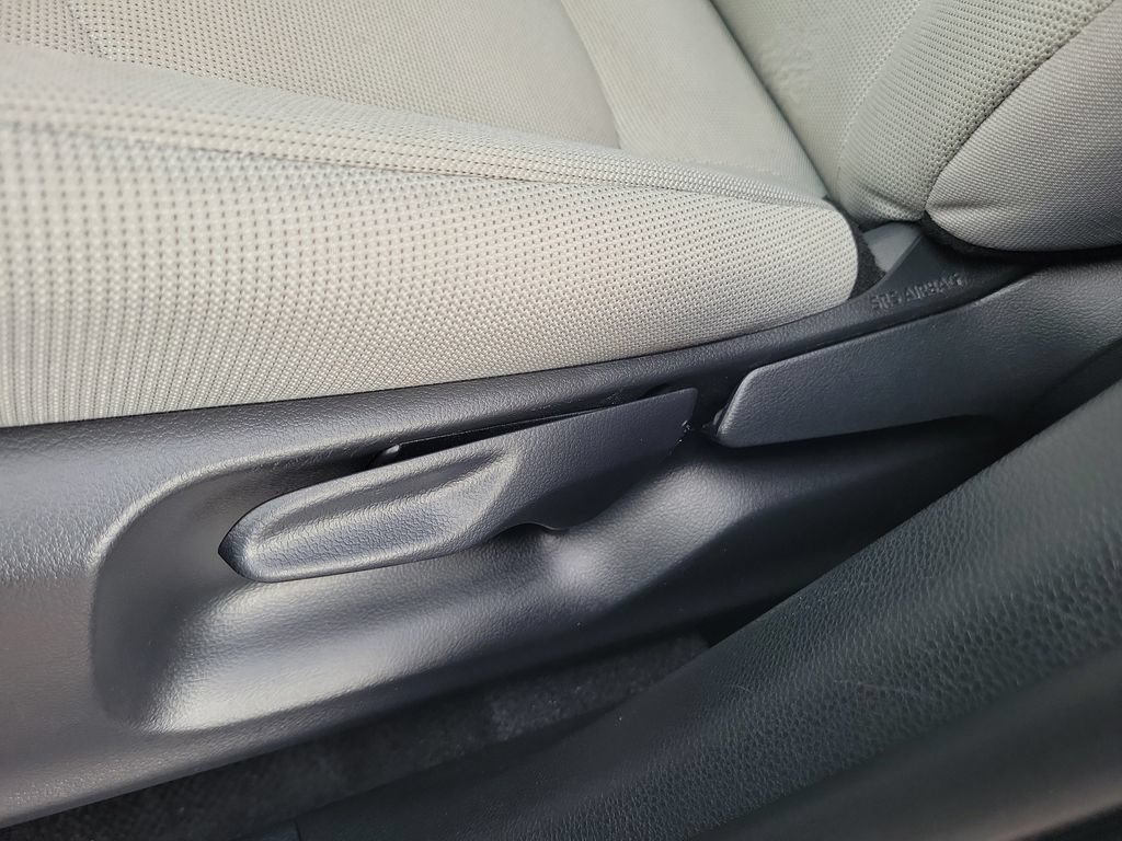 Used 2025 Toyota Corolla Cross L FWD image 20