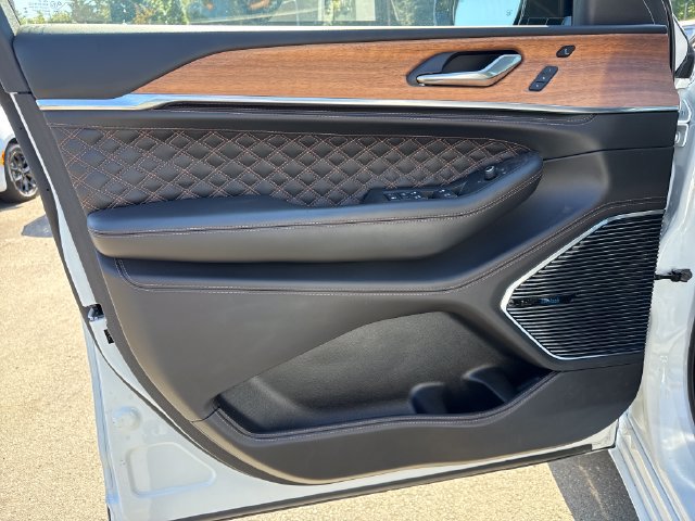 New 2025 Jeep Grand Cherokee Summit AWD/4WD image 15