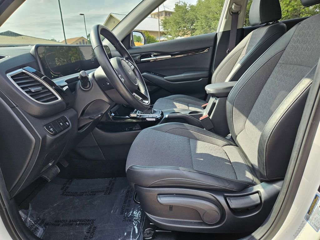 Used 2025 Kia Seltos S FWD image 19