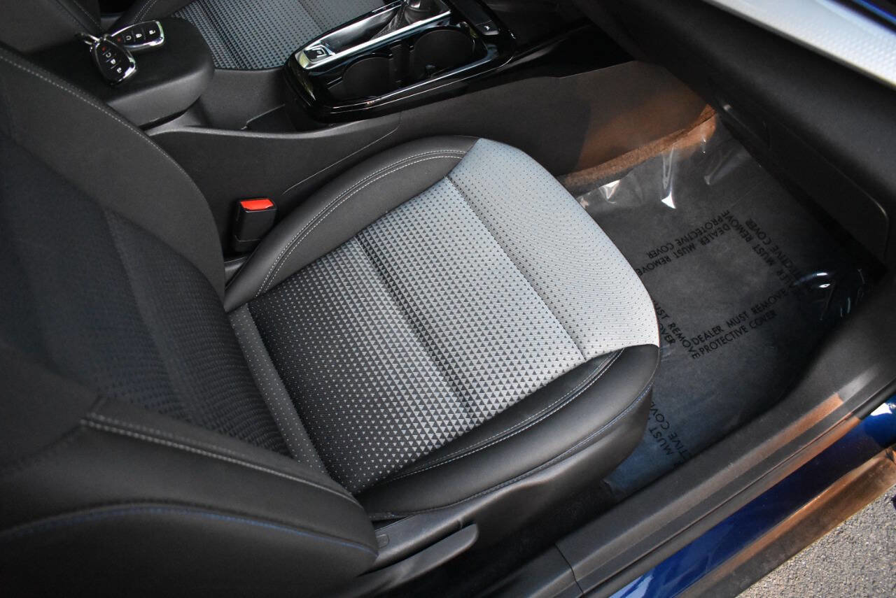 Used 2024 Chevrolet Trax LT w/ Sunroof Package FWD image 57