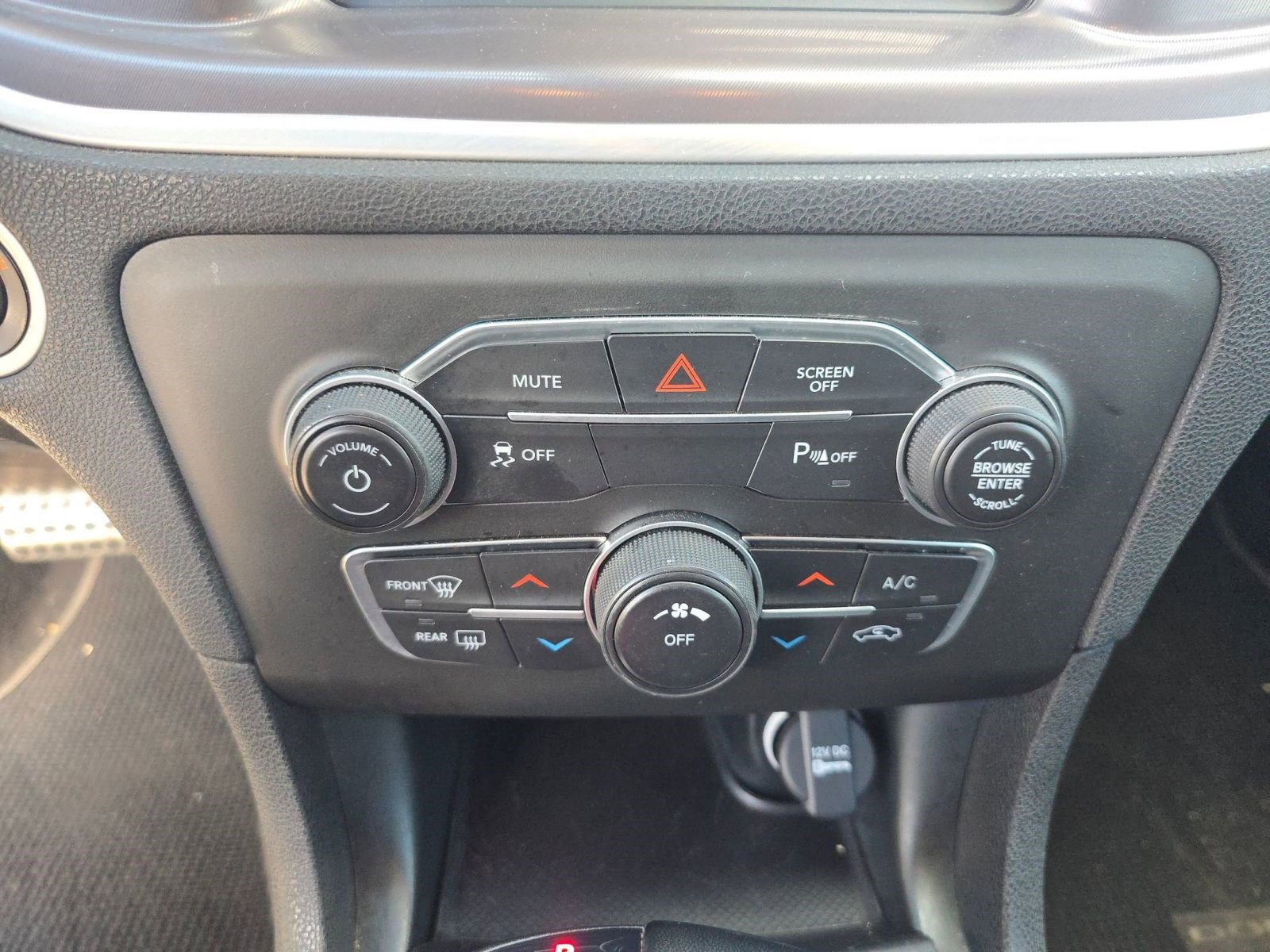 Used 2022 Dodge Charger SXT w/ Blacktop Package image 16