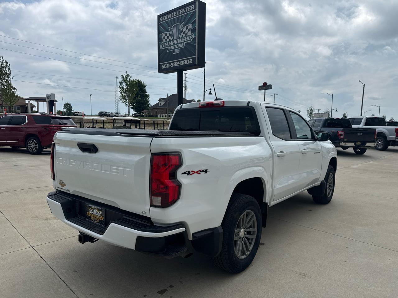 Used 2023 Chevrolet Colorado LT w/ LT Convenience Package II AWD/4WD image 5