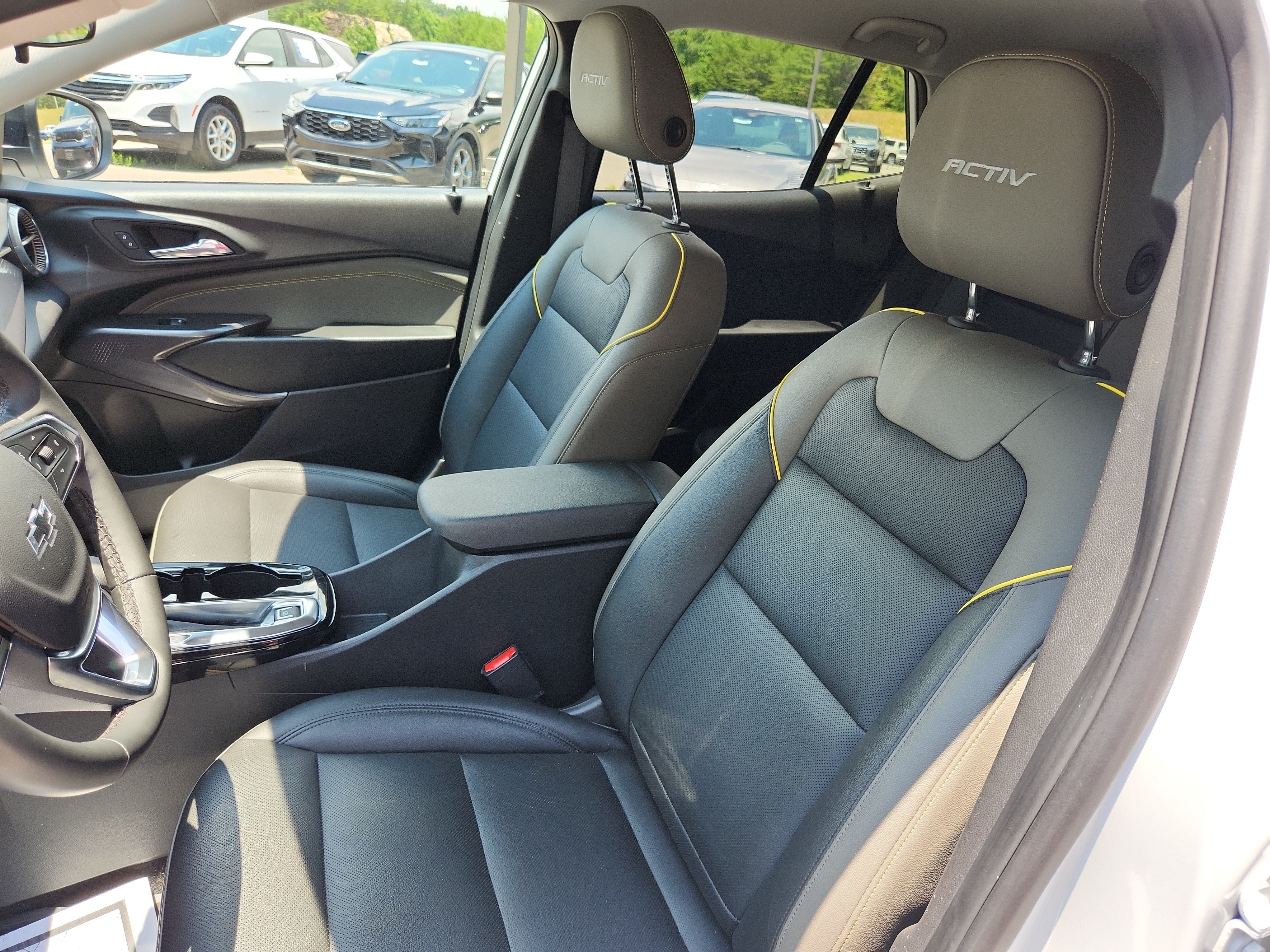 Used 2025 Chevrolet Trax ACTIV FWD image 13