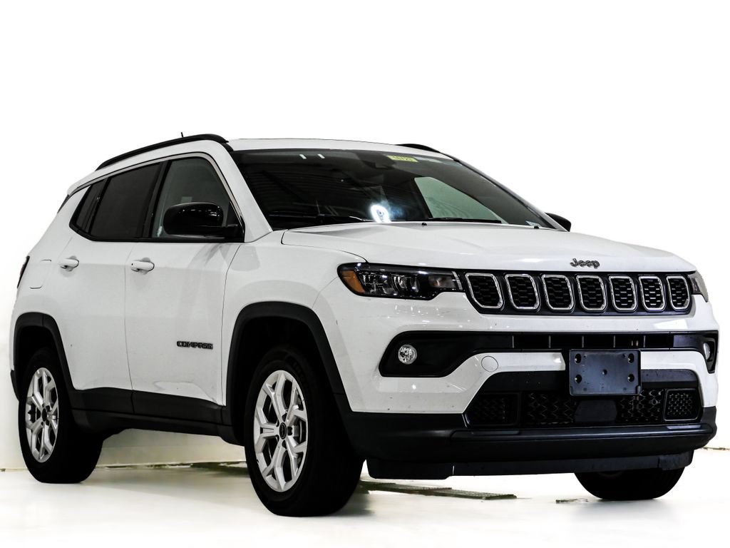 Used 2025 Jeep Compass Latitude w/ Sun & Sound Group AWD/4WD image 1