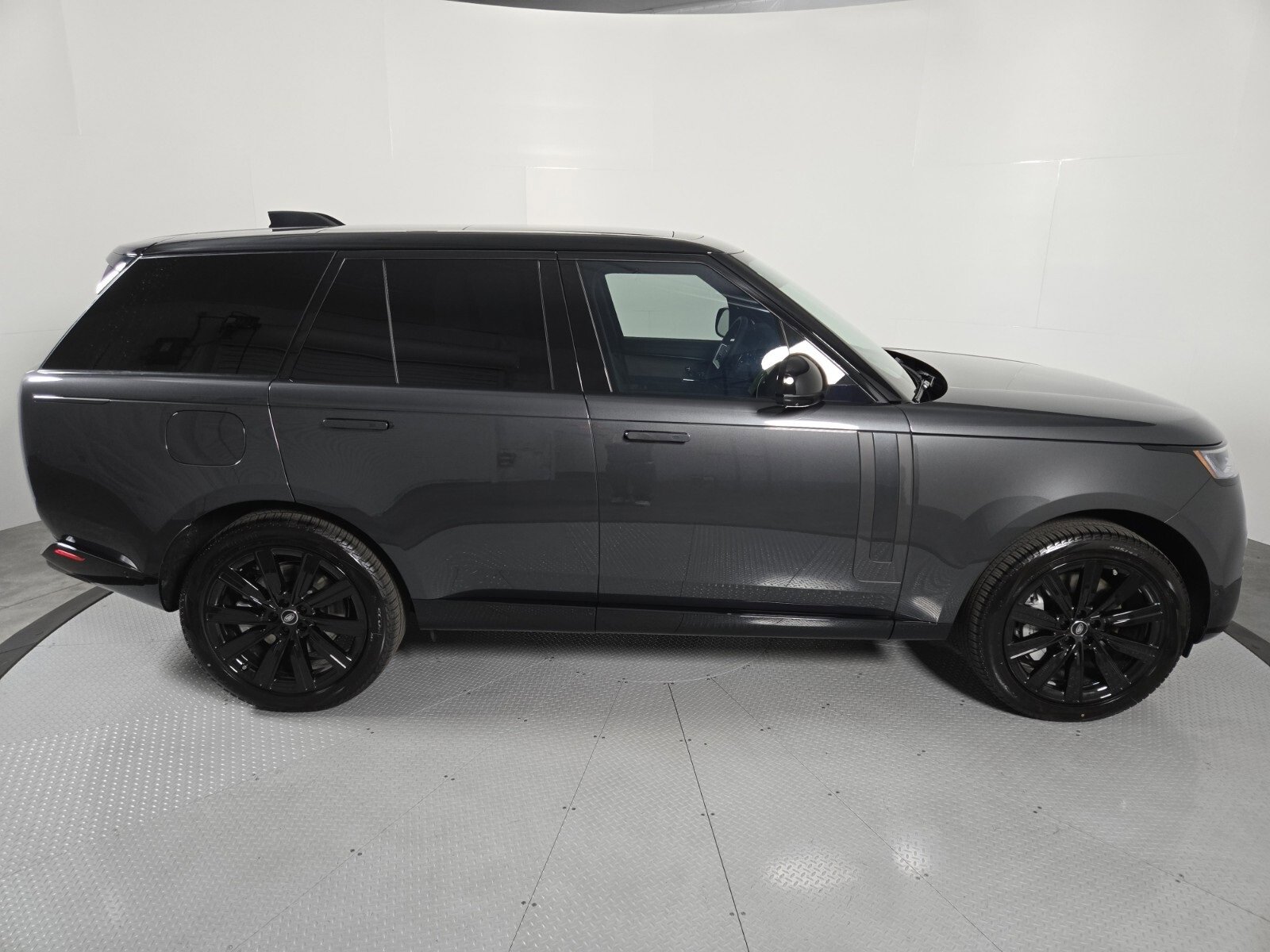 New 2025 Land Rover Range Rover SE image 16