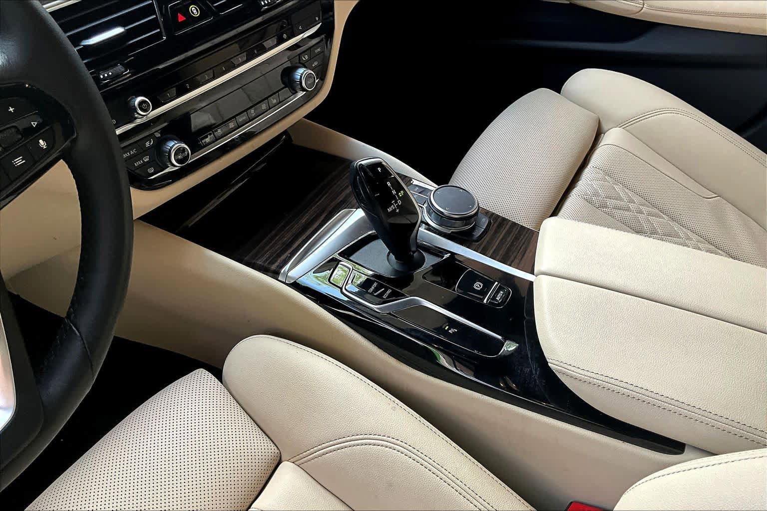 Used 2023 BMW 530i w/ Convenience Package RWD image 16