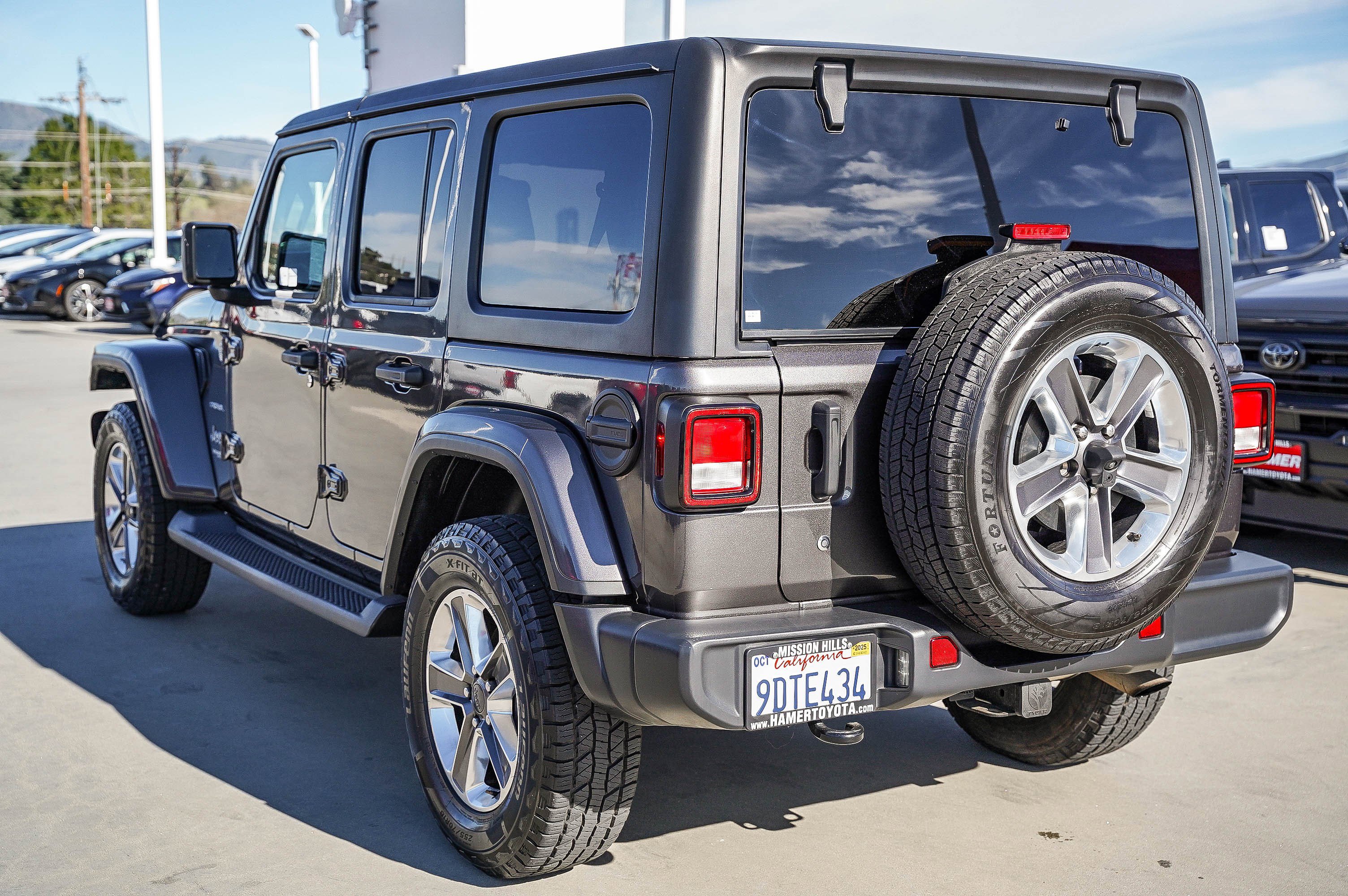 Used 2020 Jeep Wrangler Unlimited Sahara image 8