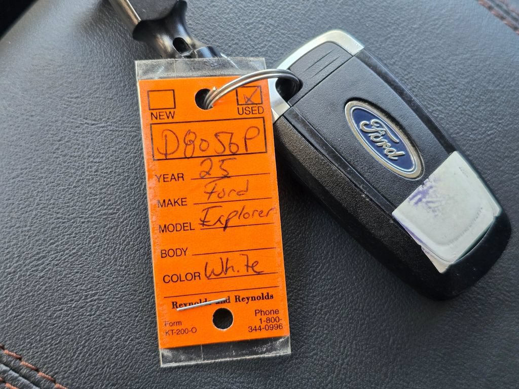 Used 2025 Ford Explorer Active AWD/4WD image 31