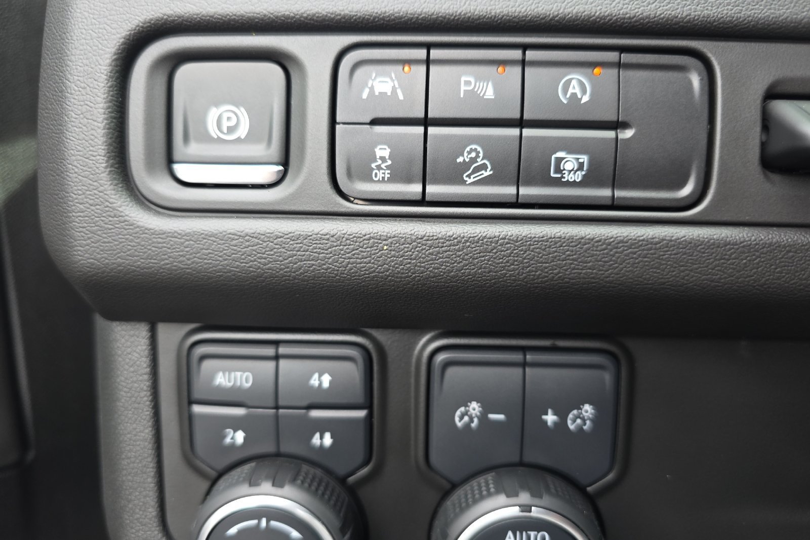 Used 2024 Chevrolet Tahoe High Country AWD/4WD image 32