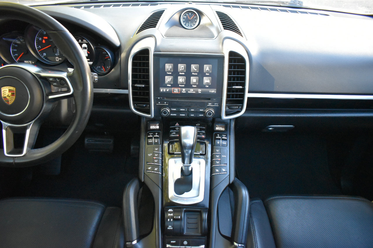 Used 2018 Porsche Cayenne Platinum Edition image 19