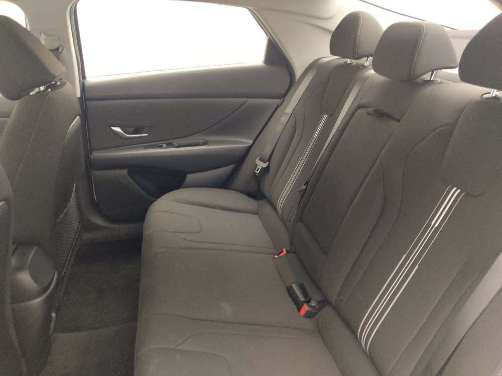 Used 2025 Hyundai Elantra SEL FWD image 18