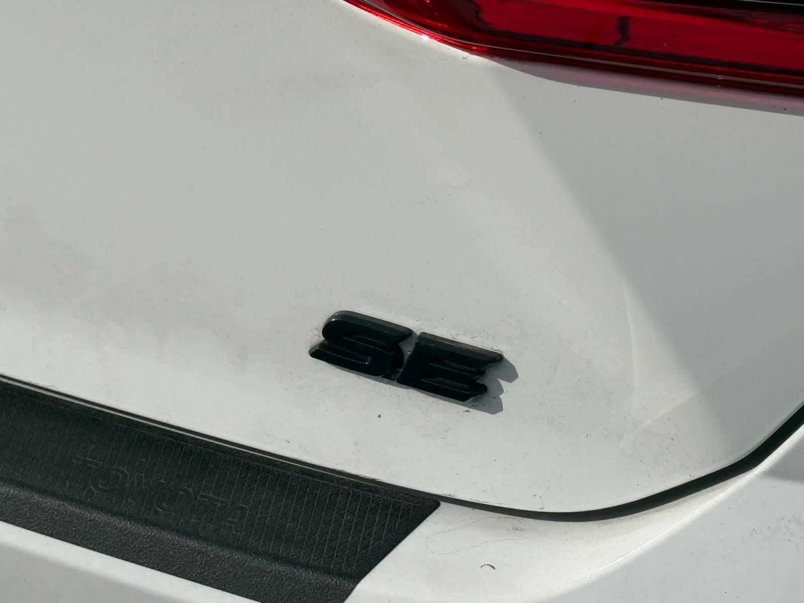 Used 2025 Toyota Camry SE w/ Convenience Package FWD image 9