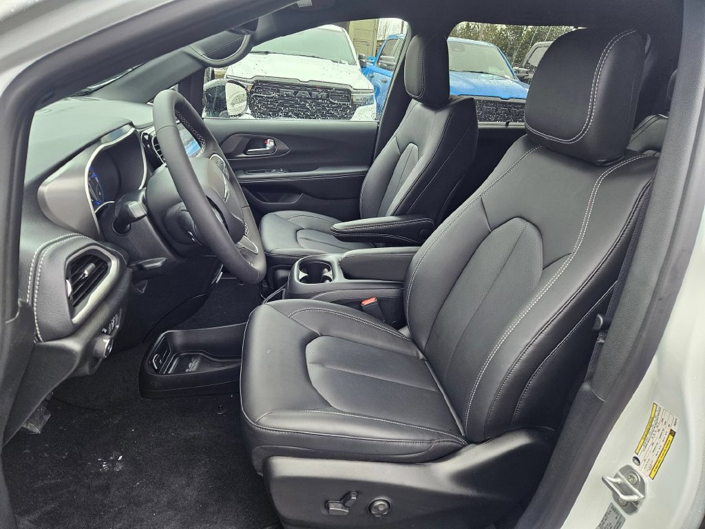 New 2026 Chrysler Pacifica Select AWD/4WD image 12