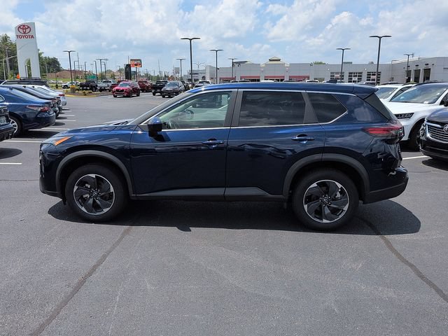 Used 2025 Nissan Rogue SV FWD image 4