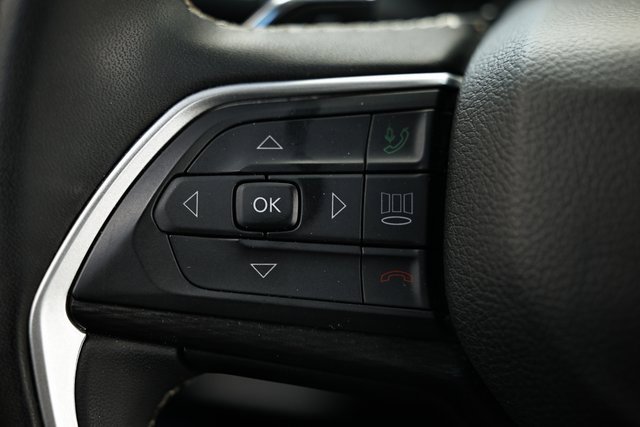 Used 2023 Jeep Grand Cherokee L Laredo image 35