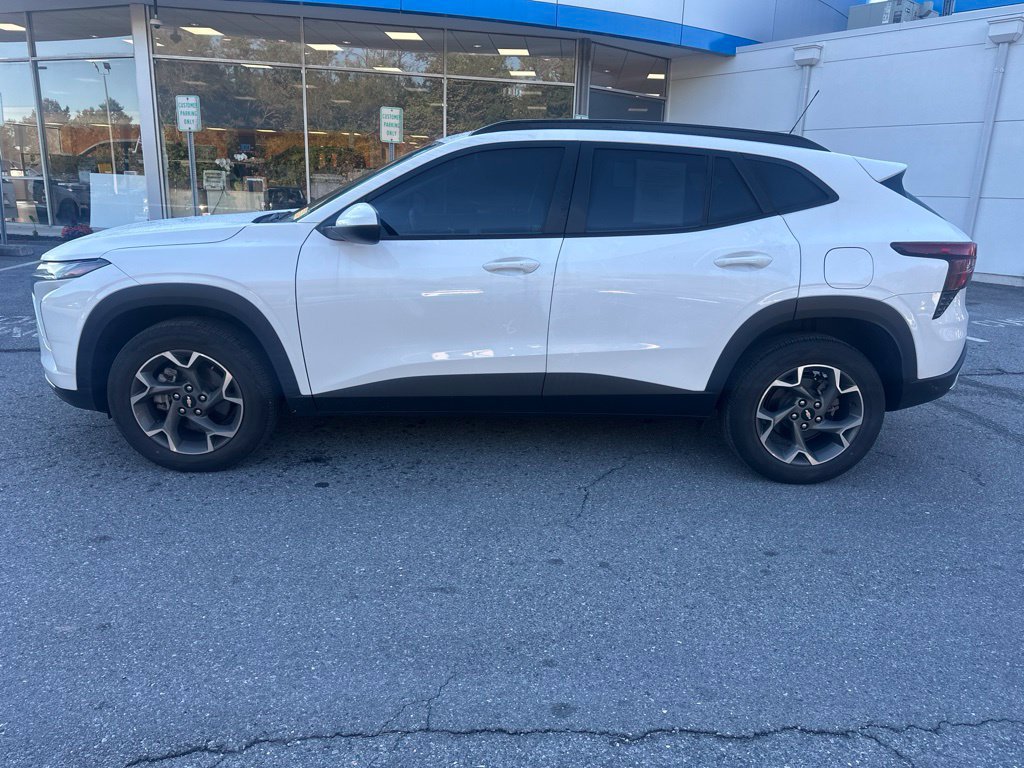 Used 2024 Chevrolet Trax LT w/ Driver Confidence Package FWD image 8